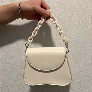 Elegant Cream Handbag with Chain Strap